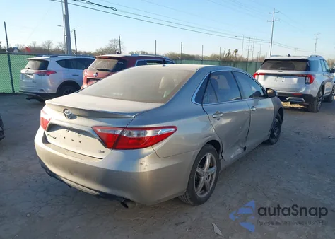2015 Toyota Camry Se z USA, uszkodzony, nr VIN 4T1BF1FK1FU963556